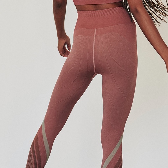 NEW🌺free people high rise 7/8 essence legging - Picture 2 of 16